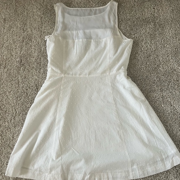 ⭐️ Firm Price ⭐️ White Dress with Swiss polka dots - Picture 4 of 12